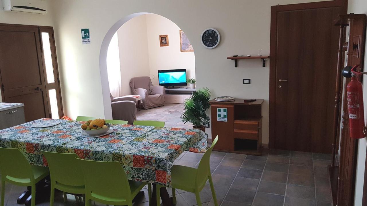 Casa Vacanze Rosa Camastra Exterior foto